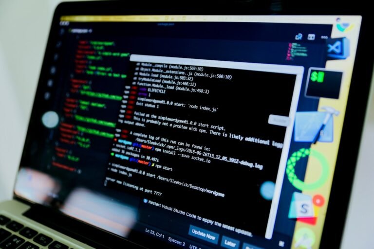 O que é um bug zero-day: terminal de comando representando exploração de vulnerabilidade de segurança