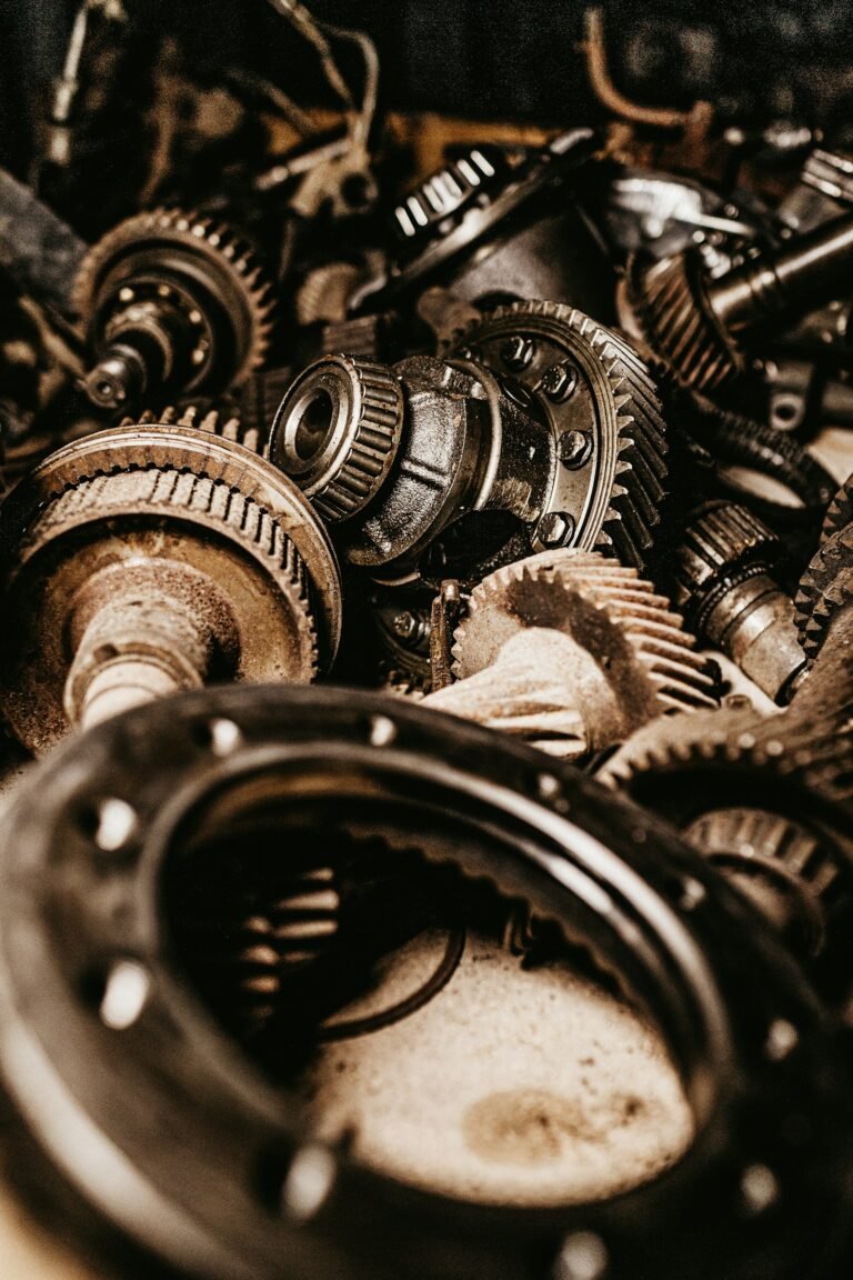 Selenium ainda vale a pena: engrenagens metálicas representando o Selenium como ferramenta madura de automação