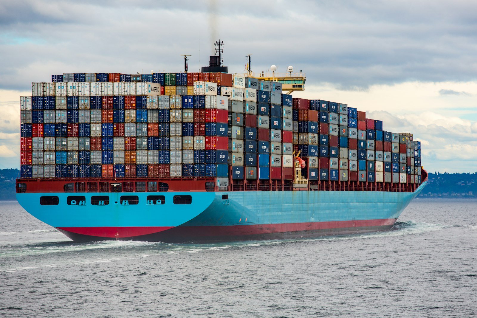 Terminal mostrando pods e containers em um cluster Kubernetes